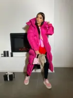 Пуховик жіночий яскраво-рожевий довгий 120см
