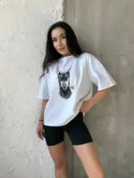 Футболка жіноча оверсайз біла Доберман з розою