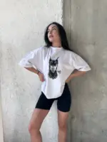 Футболка жіноча оверсайз біла Доберман з розою