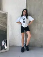 Футболка жіноча оверсайз біла Доберман з розою