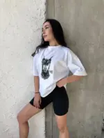 Футболка жіноча оверсайз біла Доберман з розою