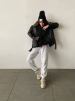 Куртка-косуха жіноча оверсайз чорного кольору