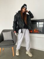 Куртка-косуха жіноча оверсайз чорного кольору