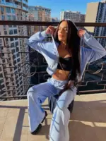 Велюровий жіночий костюм блакитний - Зображення 2