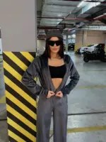 Велюровий жіночий костюм графіт