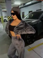 Велюровий жіночий костюм графіт