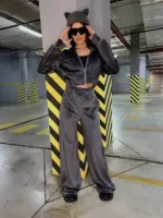 Велюровий жіночий костюм графіт