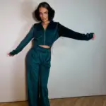 Велюровий жіночий костюм зелений