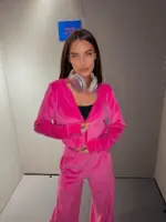 Велюровий жіночий костюм яскраво-рожевий