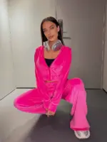 Велюровий жіночий костюм яскраво-рожевий