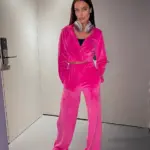 Велюровий жіночий костюм яскраво-рожевий