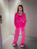Велюровий жіночий костюм яскраво-рожевий