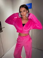 Велюровий жіночий костюм яскраво-рожевий