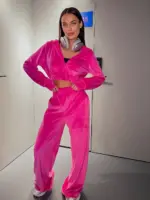 Велюровий жіночий костюм яскраво-рожевий