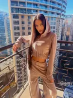 Велюровий жіночий костюм мокко