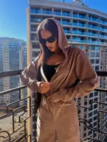 Велюровий жіночий костюм мокко