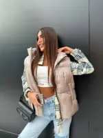 Жилетка жіноча бежева коротка