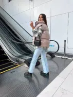 Жилетка жіноча бежева коротка