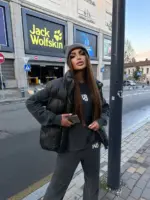 Жилетка жіноча чорна коротка