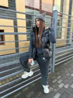 Жилетка жіноча чорна коротка