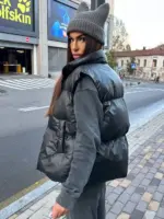 Жилетка жіноча чорна коротка
