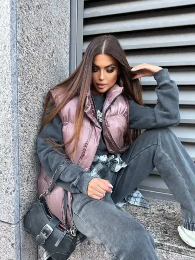 Жилетка жіноча коричнева коротка