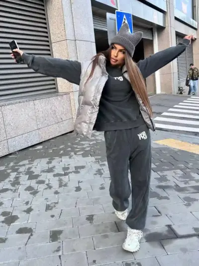 Жилетка жіноча сіра коротка