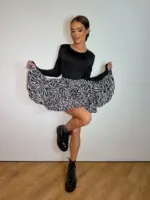 Міні спідниця з шортами та клинами принт зебра чорна