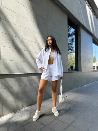 Костюм жіночий рубашка з шортами білий