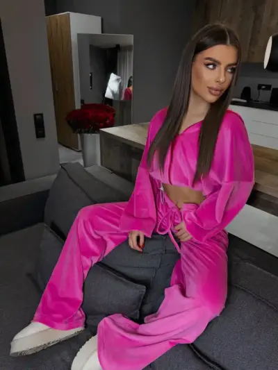 Велюровий костюм жіночий яскраво-рожевий