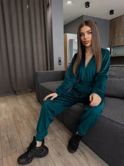 Велюровий комбінезон жіночий зелений