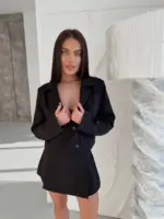 Костюм жіночий класичний піджак та шорти-спідниця чорний