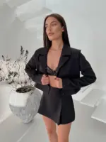 Костюм жіночий класичний піджак та шорти-спідниця чорний