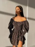 Міні сукня в квітковий принт на чорному фоні