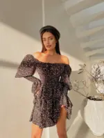 Міні сукня в квітковий принт на чорному фоні