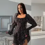 Міні сукня в квітковий принт на чорному фоні