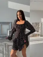 Міні сукня в квітковий принт на чорному фоні