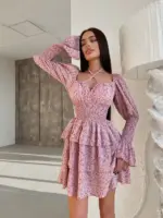 Міні сукня в квітковий принт на рожевому фоні