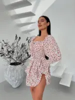 Міні сукня в квітковий принт на білому фоні