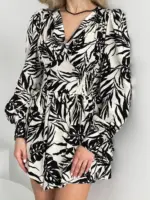 Сукня-комбінезон принтована чорні листя на молочному фоні