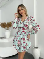 Сукня-комбінезон принтована червоні квіти на ментоловому фоні