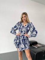 Сукня-комбінезон принтована білі листя на синьому фоні