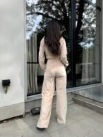 Велюровий жіночий костюм бежевий