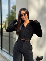 Велюровий жіночий костюм чорний