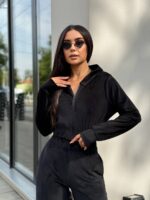 Велюровий жіночий костюм чорний