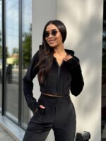 Велюровий жіночий костюм чорний