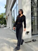 Велюровий жіночий костюм чорний