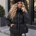 Жилетка жіноча чорна коротка