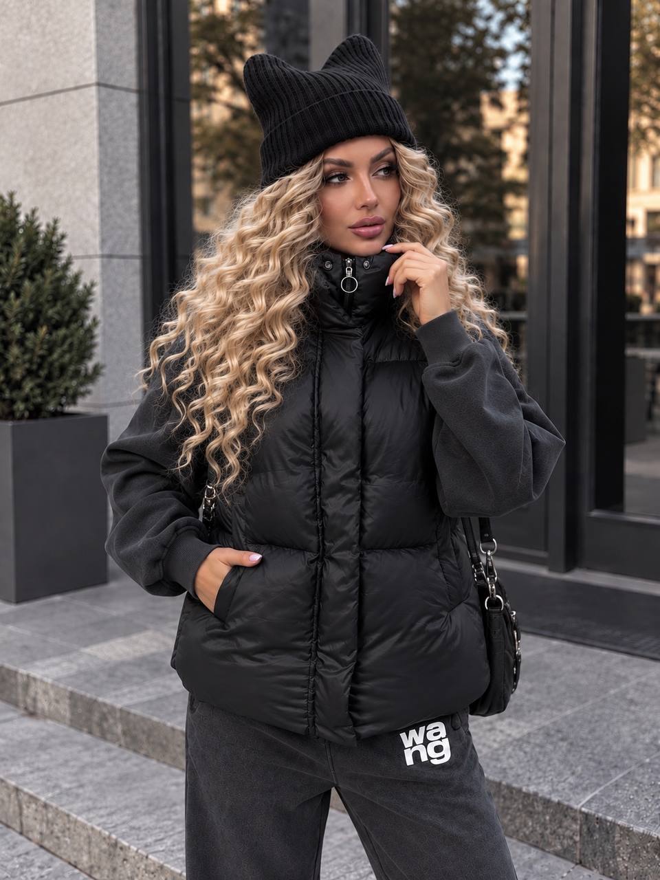 zhiletka-zhinocha-chorna-korotka-m474-black-5 Жилетка жіноча чорна коротка