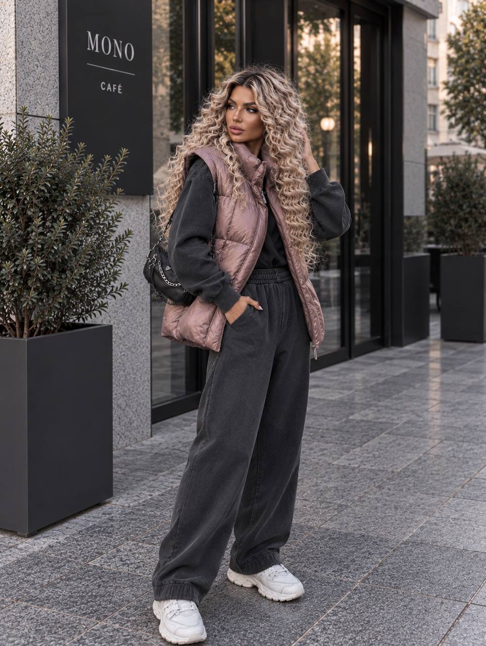zhiletka-zhinocha-korichneva-korotka-m474-brown-3 Жилетка жіноча коричнева коротка